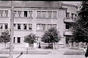 1955-1993 m. muziejus veikė Laisvės g. 33 / Pergalės g. 13 (dabar Vasario 16-osios g.) esančio pastato pirmame aukšte.