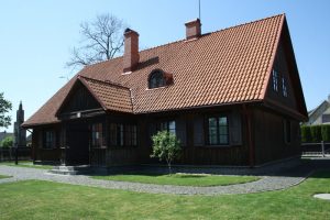 Biržiškų šeimos namas, kuriame įsikūrusi biblioteka ir Profesorių M. V. V. Biržiškų ekspozicija